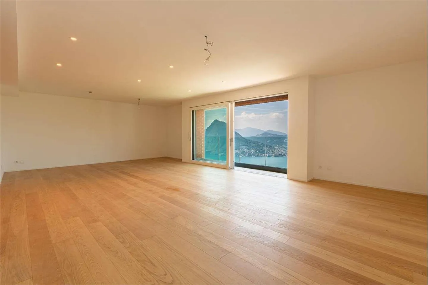 2551 Magnifica Villa Cittadina 5.5 Stanze con Vista Lago - Foto 4 di 12