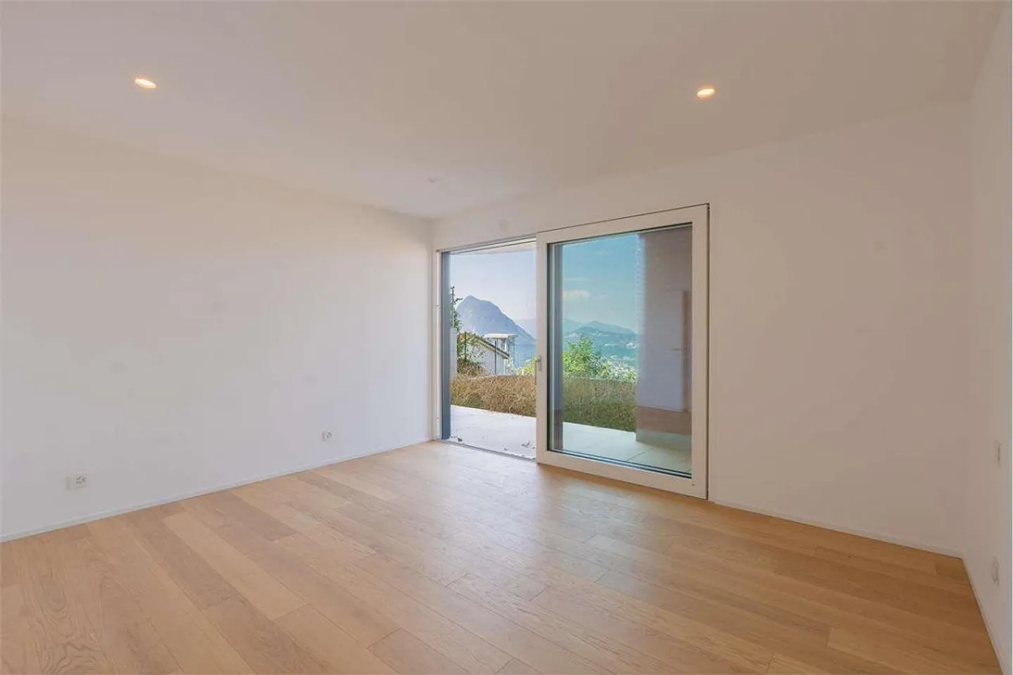 2551 Magnifica Villa Cittadina 5.5 Stanze con Vista Lago - Foto 11 di 12