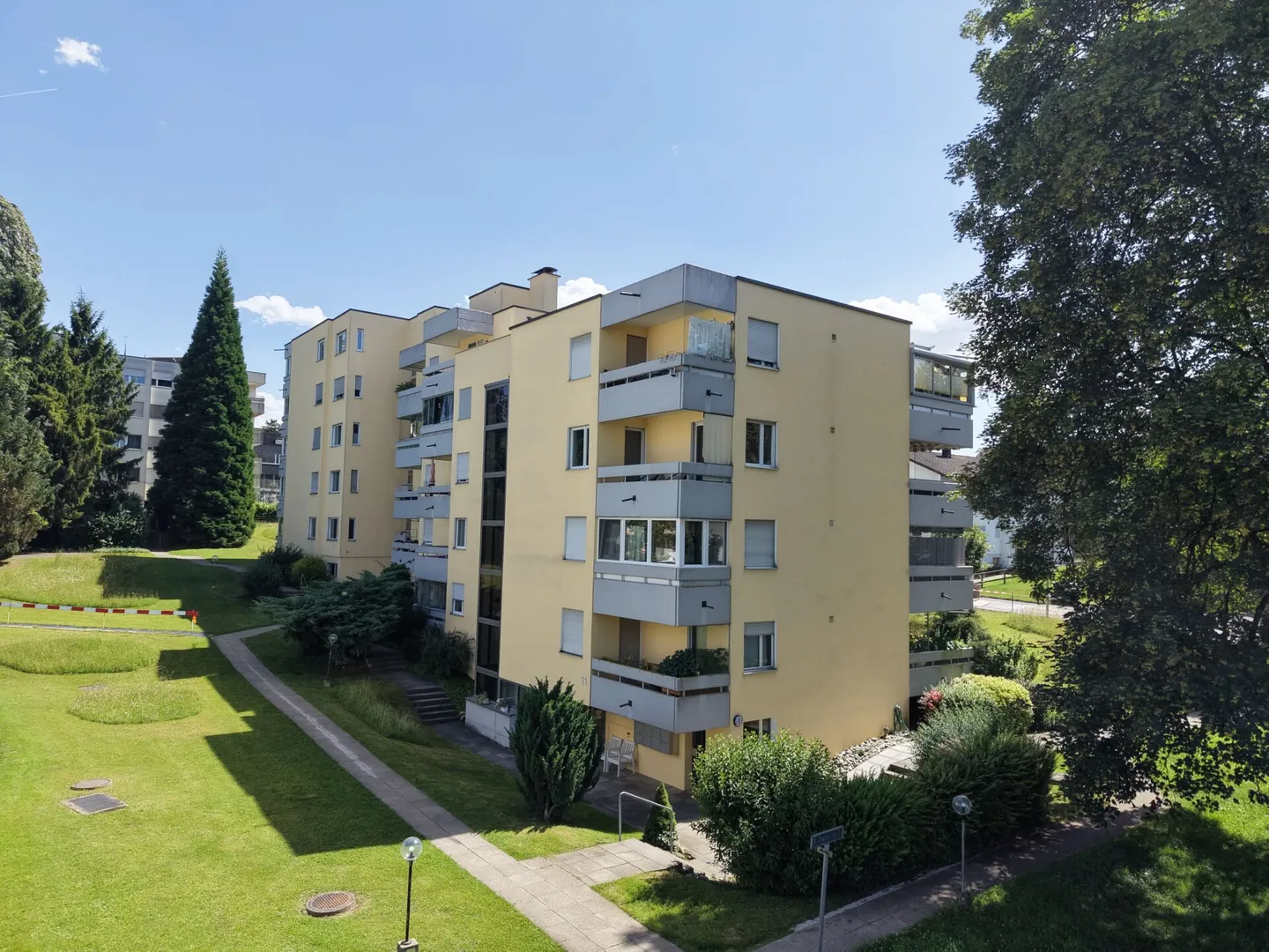 Cozy 3.5-room ground floor apartment with two balconies in a central location - Photo 1 of 13