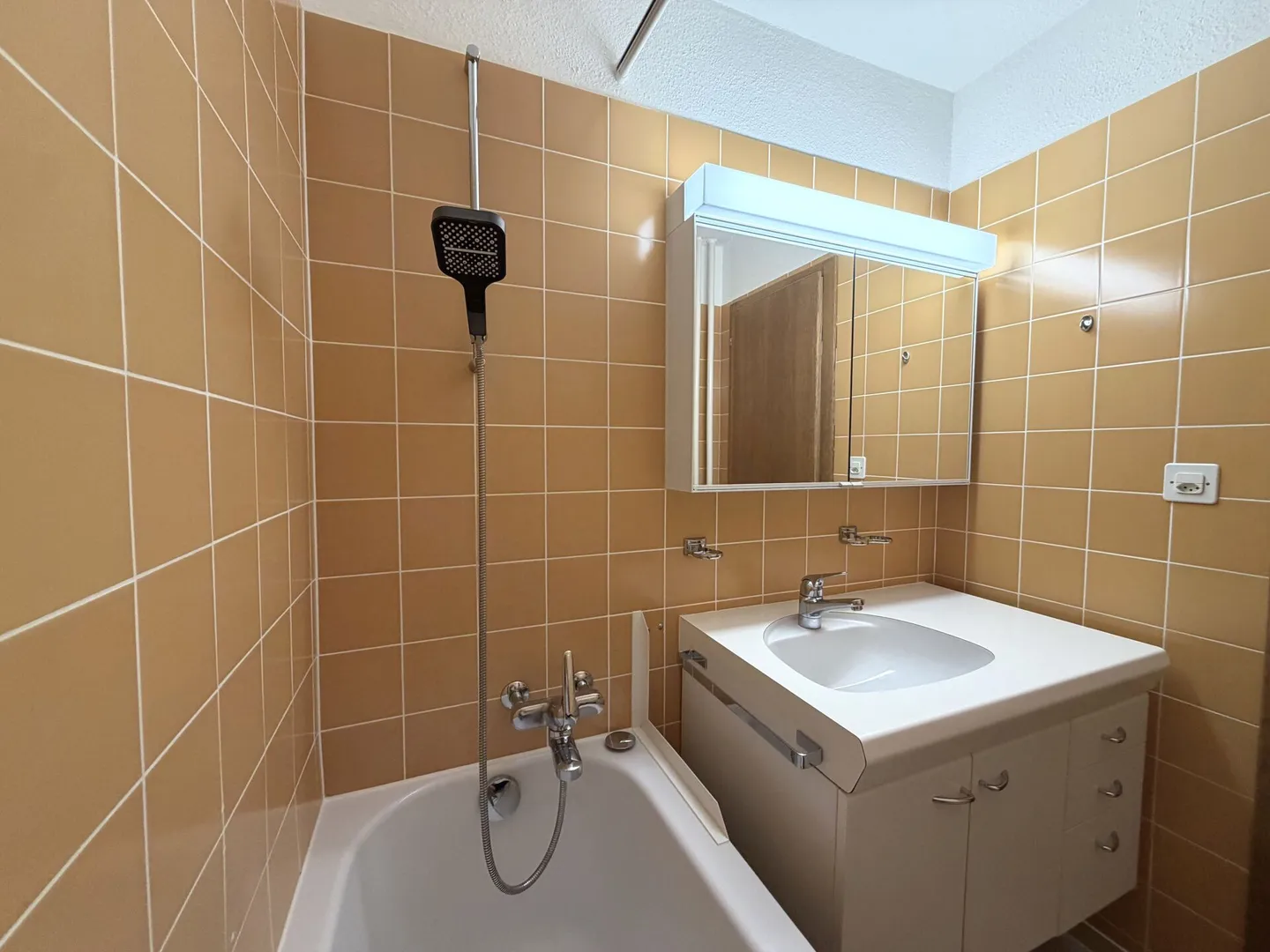 Cozy 3.5-room ground floor apartment with two balconies in a central location - Photo 11 of 13