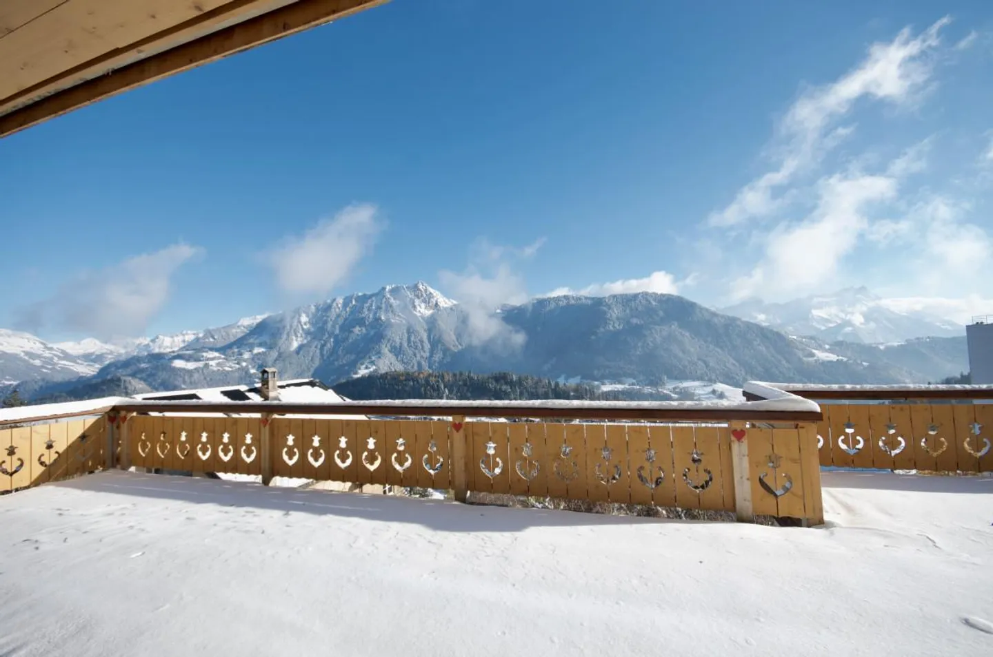 3.5 rooms | Ground floor | ~122 m² | Terrace & Garden | View pa... - Photo 1 of 11