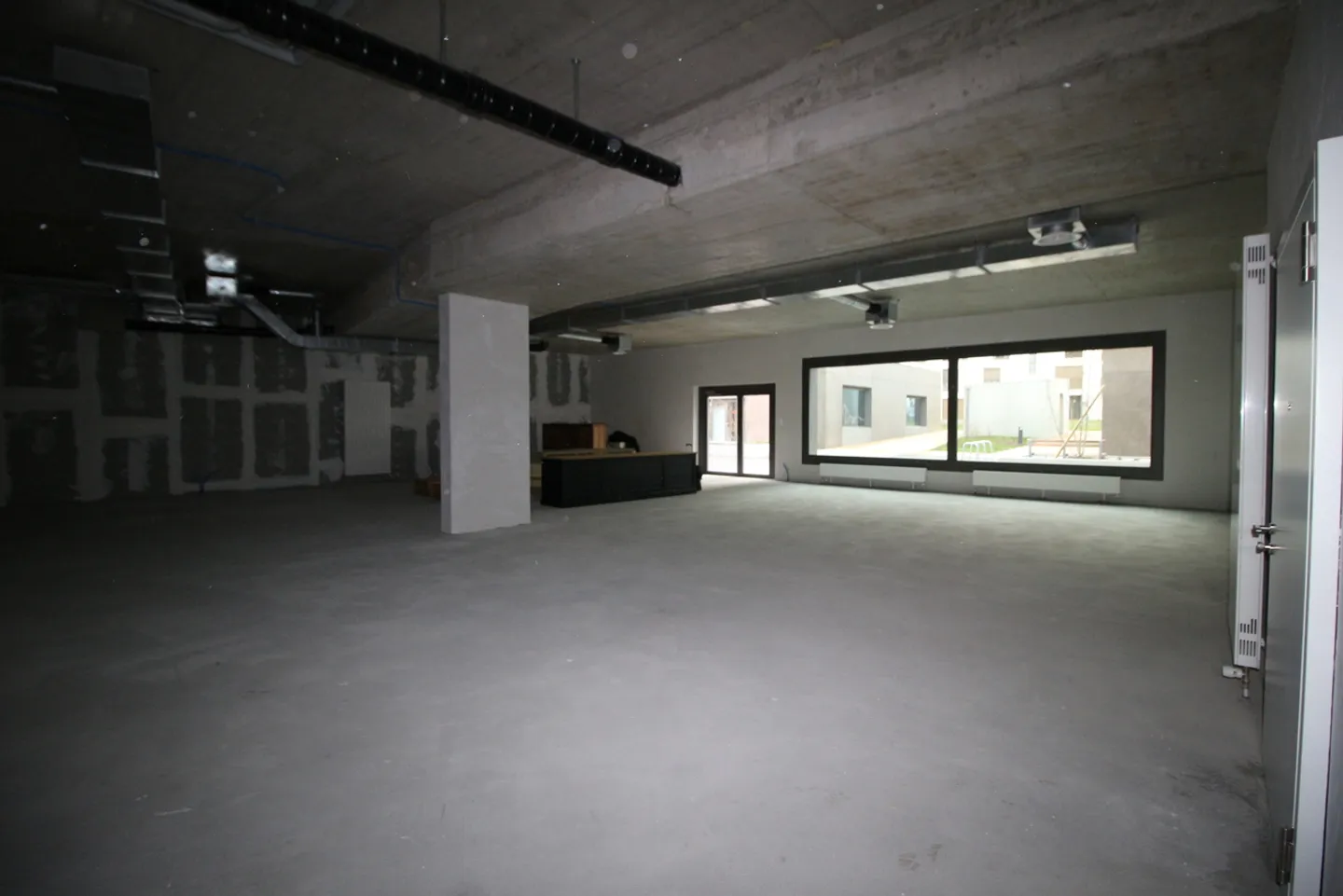 Bâtiment F : commerce n° 3 avec vitrines d'env. 233,13 m2 au rez - Photo 11 sur 15