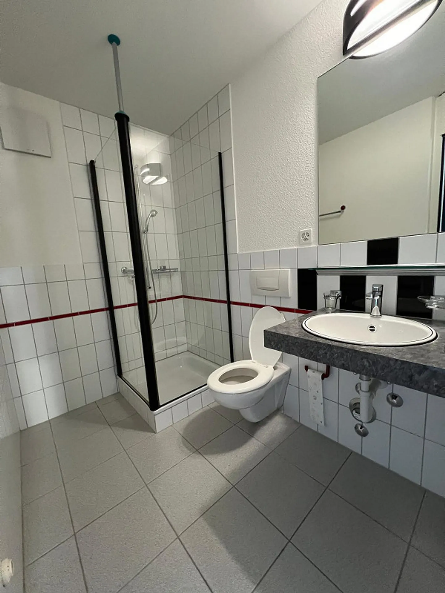 Appartamento 2.5 stanze con lavanderia privata e balcone in posizione centrale - Foto 4 di 10