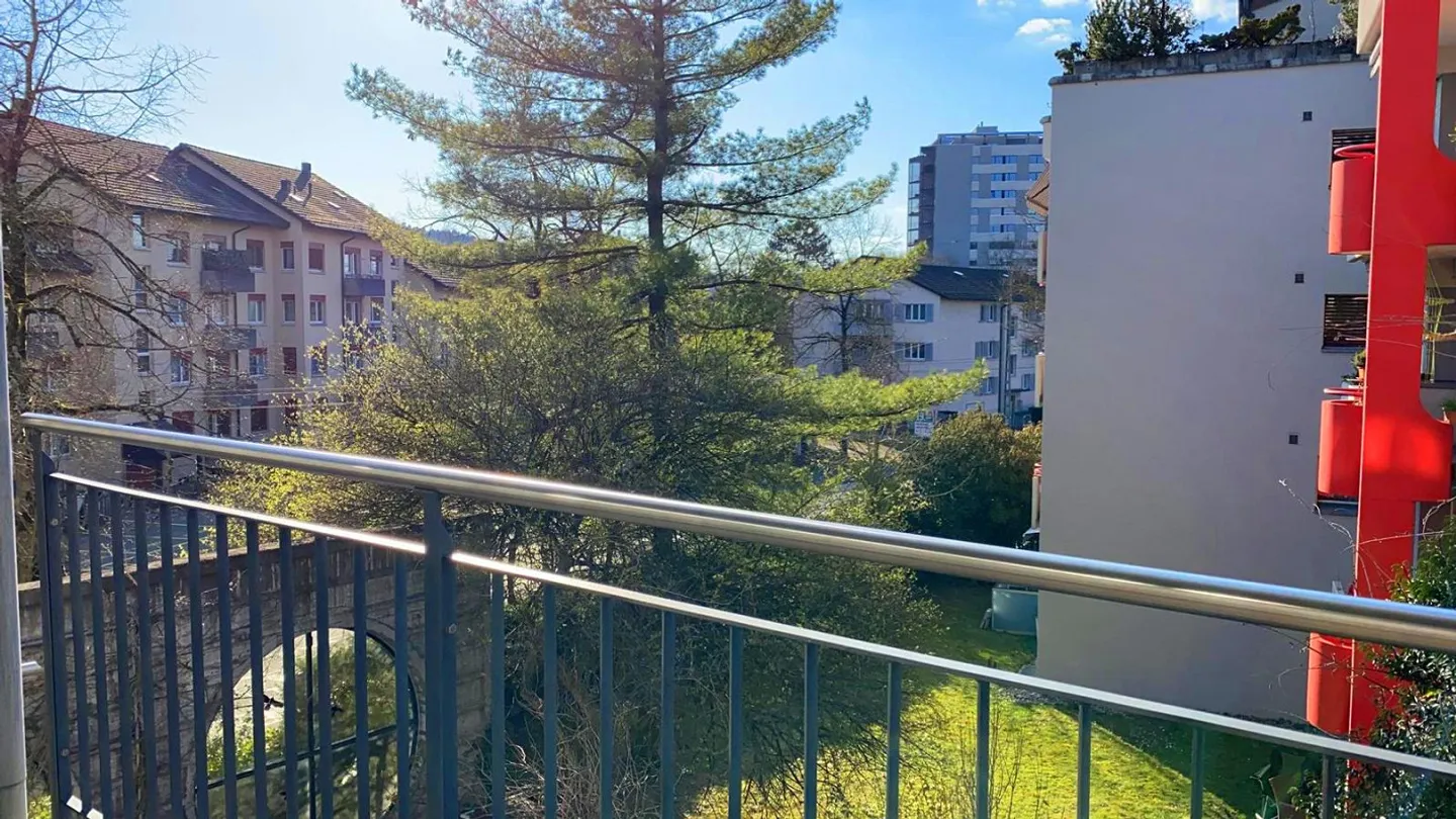 Appartamento 2.5 stanze con lavanderia privata e balcone in posizione centrale - Foto 6 di 10