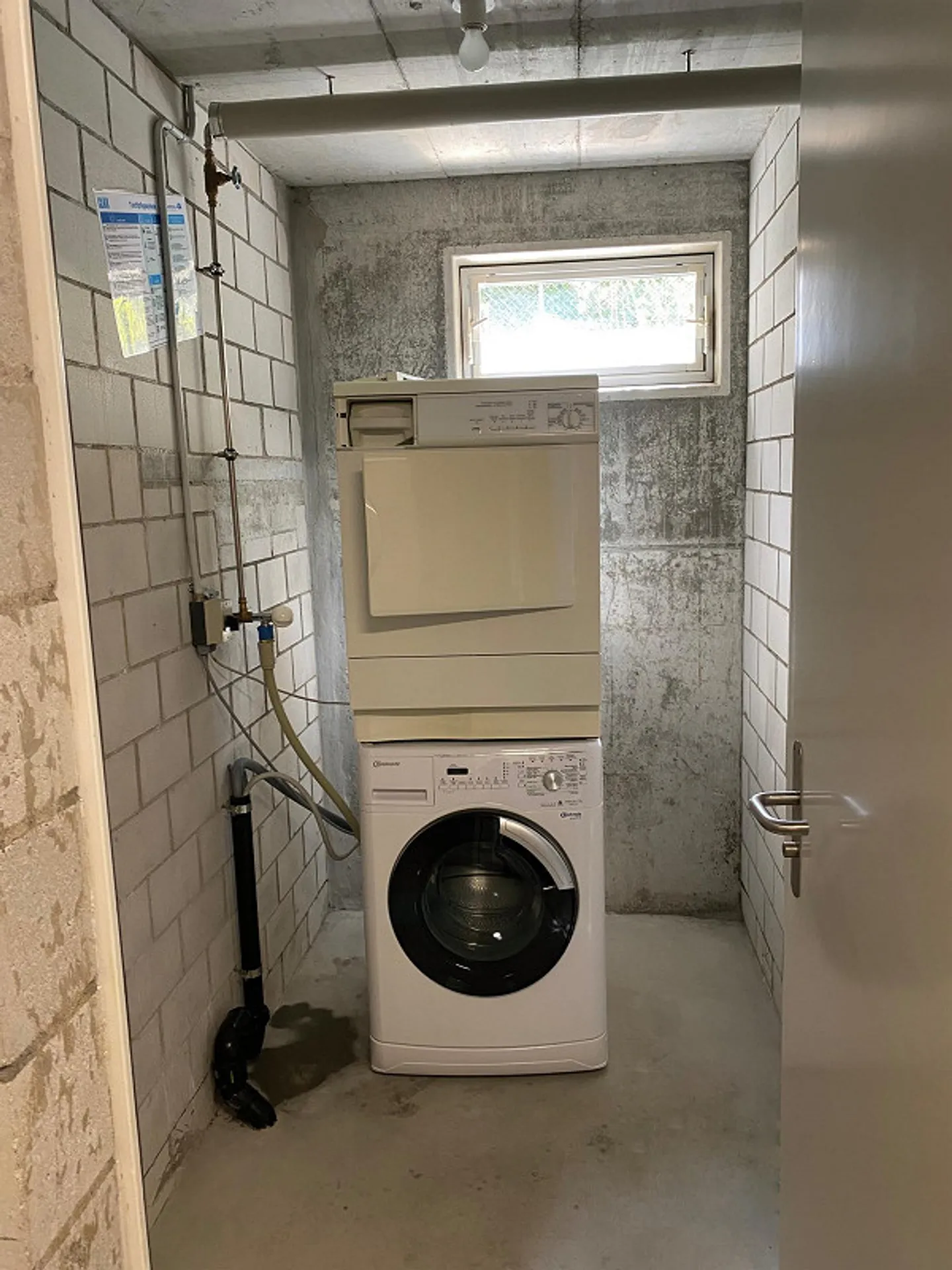 Appartamento 2.5 stanze con lavanderia privata e balcone in posizione centrale - Foto 8 di 10