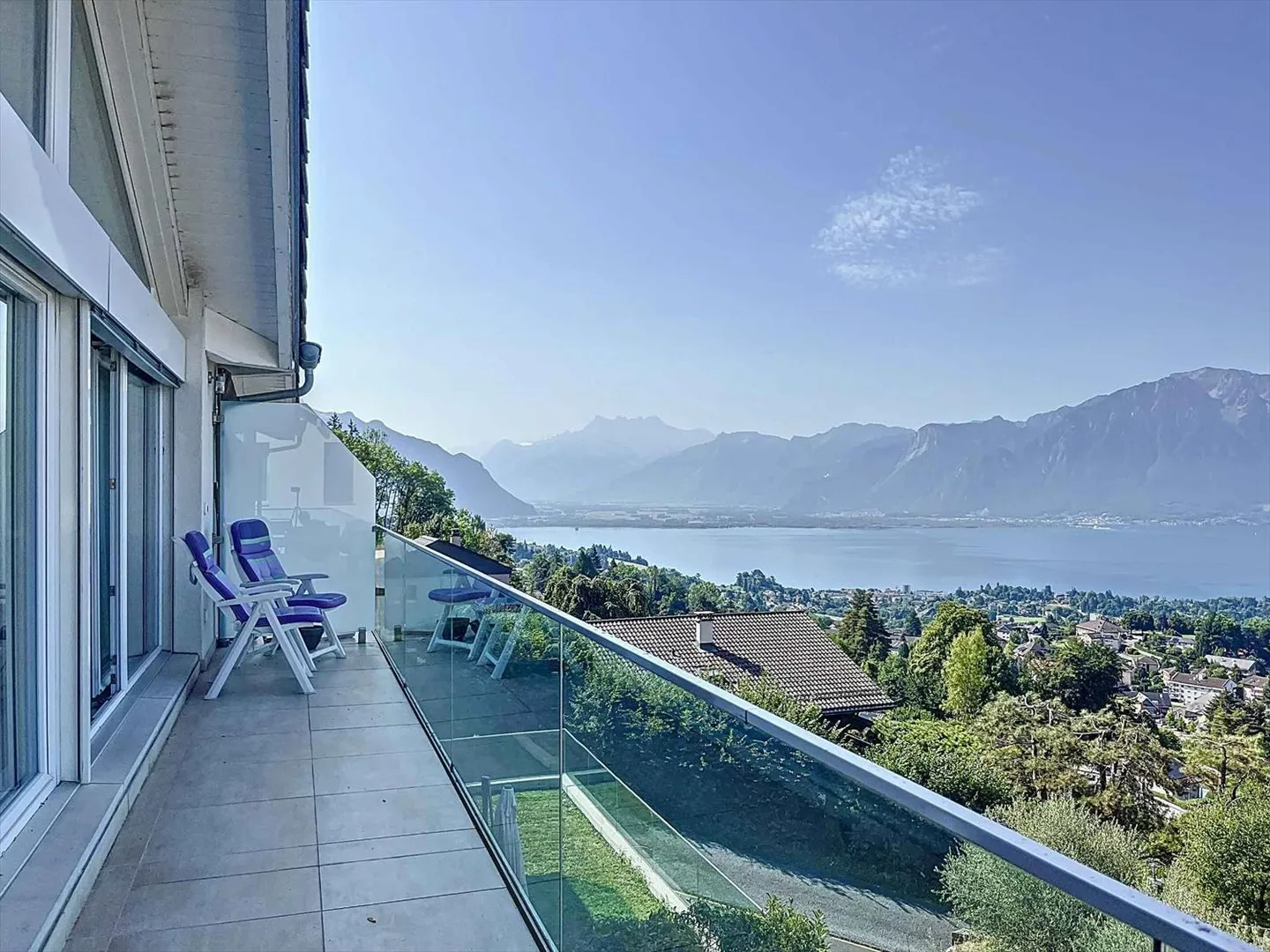 Villa familiale avec vue panoramique sur le lac et les Alpes - Photo 1 sur 11