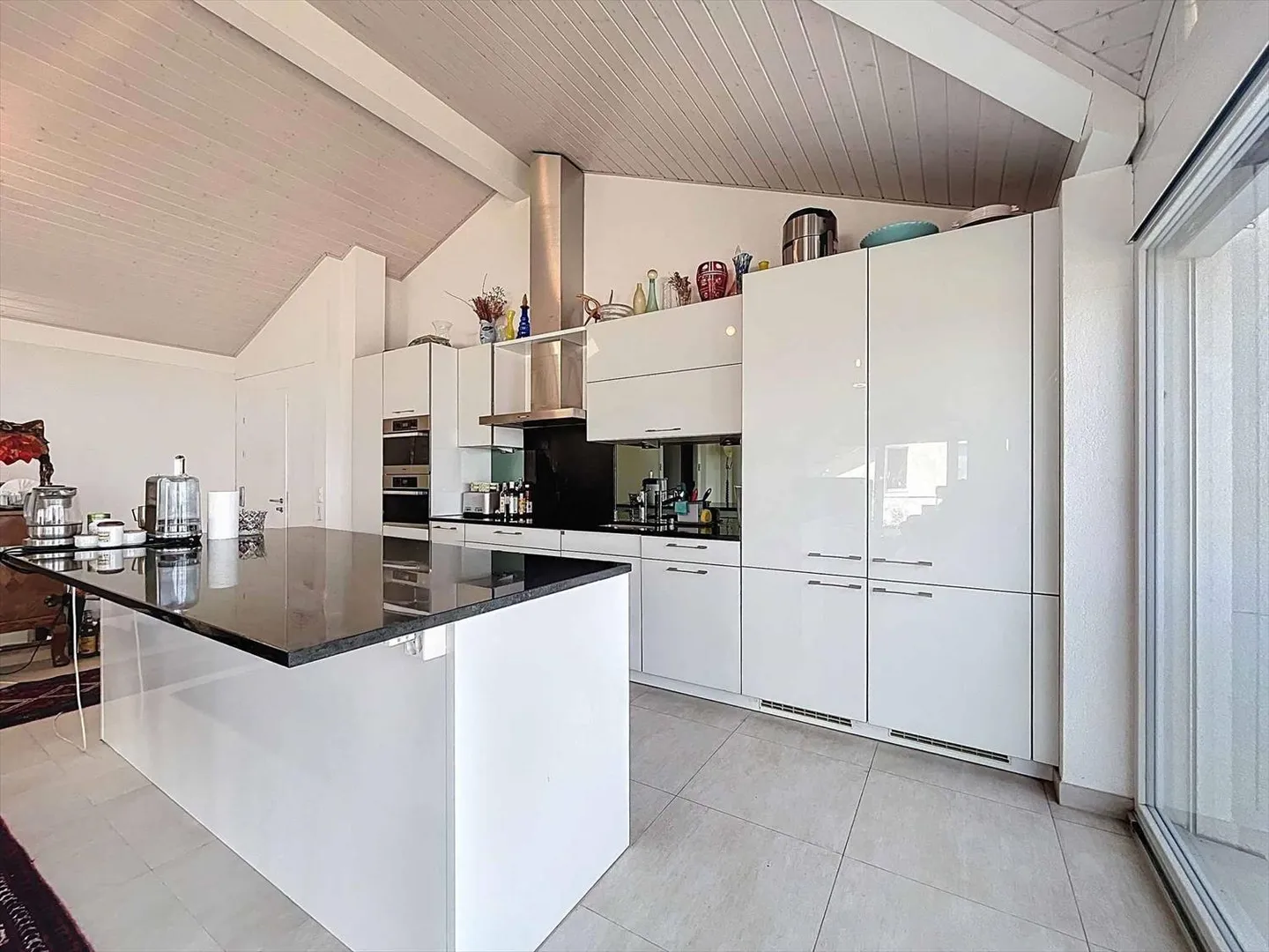 Villa familiale avec vue panoramique sur le lac et les Alpes - Photo 4 sur 11