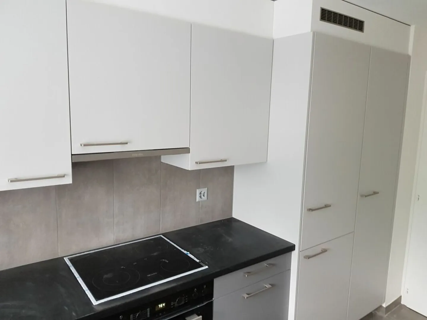 Magnifique appartement de 4 pièces, entièrement rénové en 2018 dans un quartier calme! - Photo 2 sur 8
