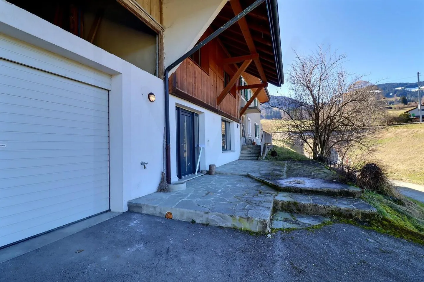 Magnifique maison contiguë de 5,5 pièces dans un domaine agricole  - Foto 8 von 22