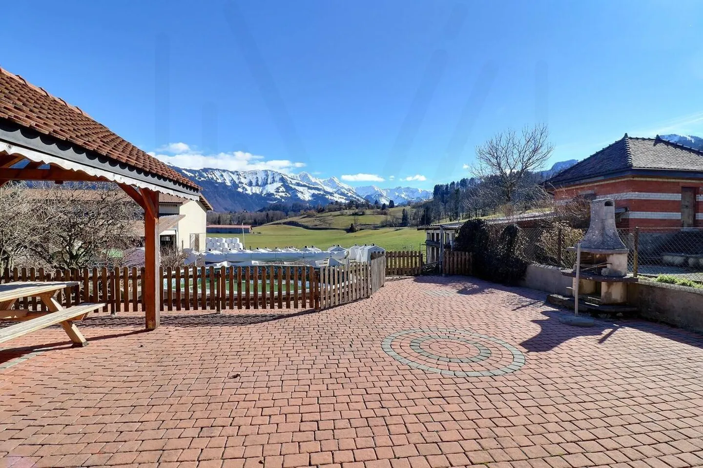 Magnifique maison contiguë de 5,5 pièces dans un domaine agricole  - Foto 17 von 22