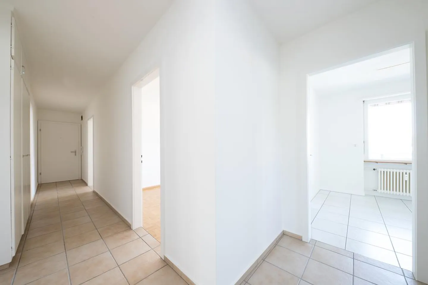 Appartamento 3 locali nel cuore di Therwil - Foto 2 di 9