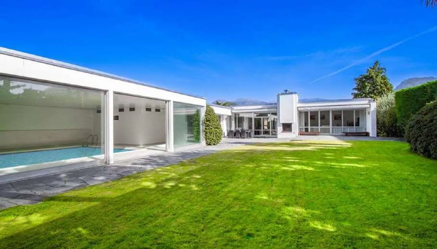 Porza Villa on one floor, elegant and discreet - Photo 1 of 13