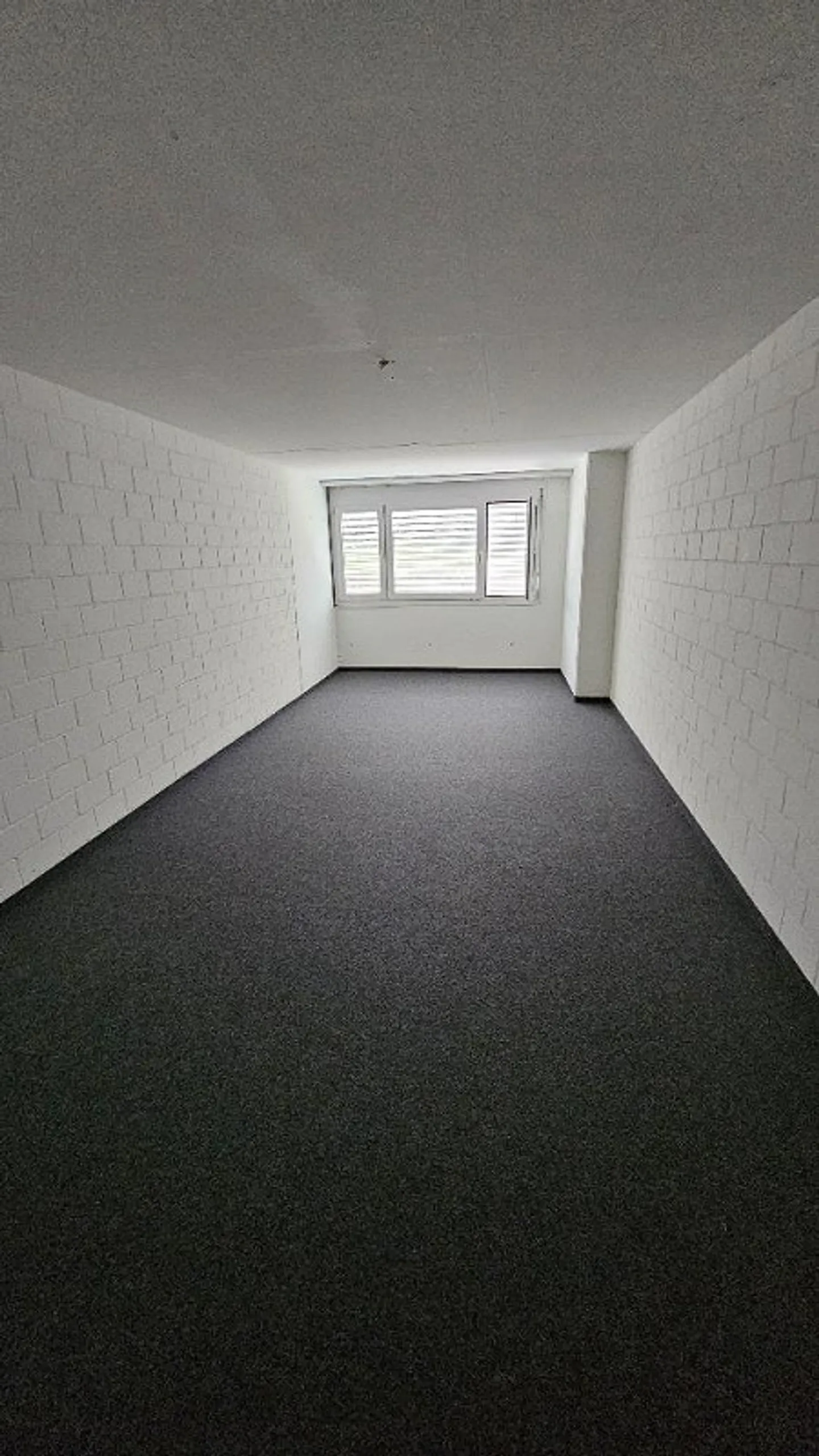 Grosser Bastelraum mit eigenem WC zu vermieten - Foto 4 von 5