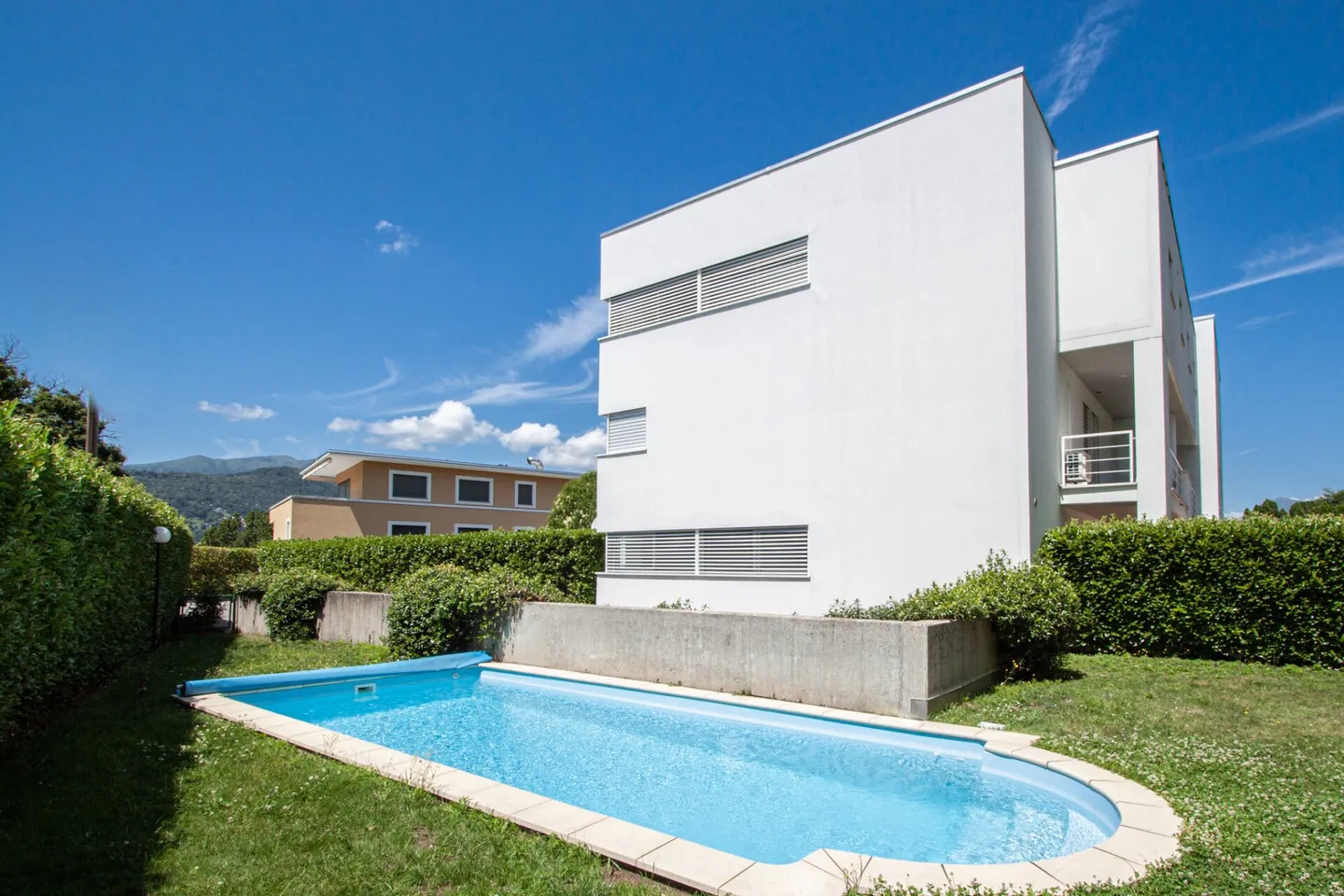 Elegante appartamento maisonette con doppio giardino a Montagnola - Foto 2 di 18
