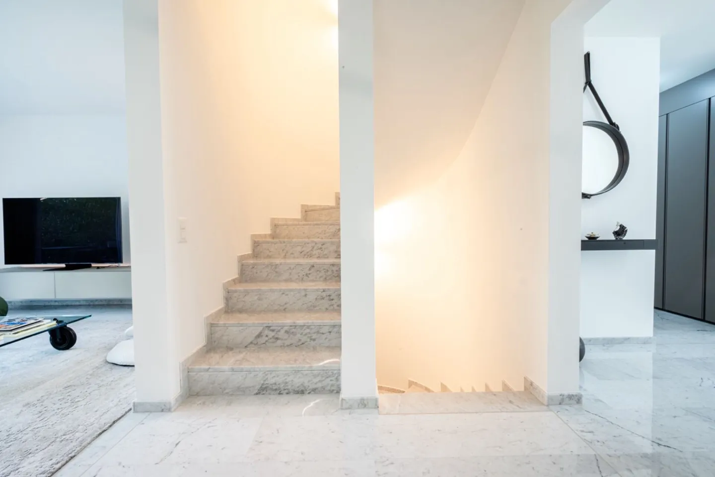 Elegante appartamento maisonette con doppio giardino a Montagnola - Foto 4 di 18