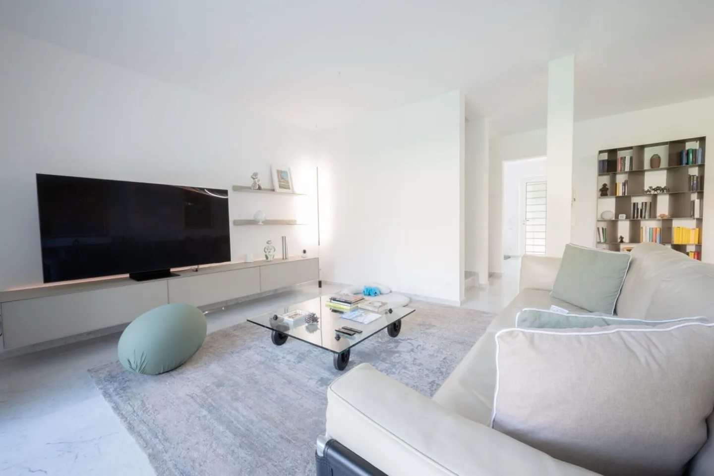 Elegante appartamento maisonette con doppio giardino a Montagnola - Foto 7 di 18