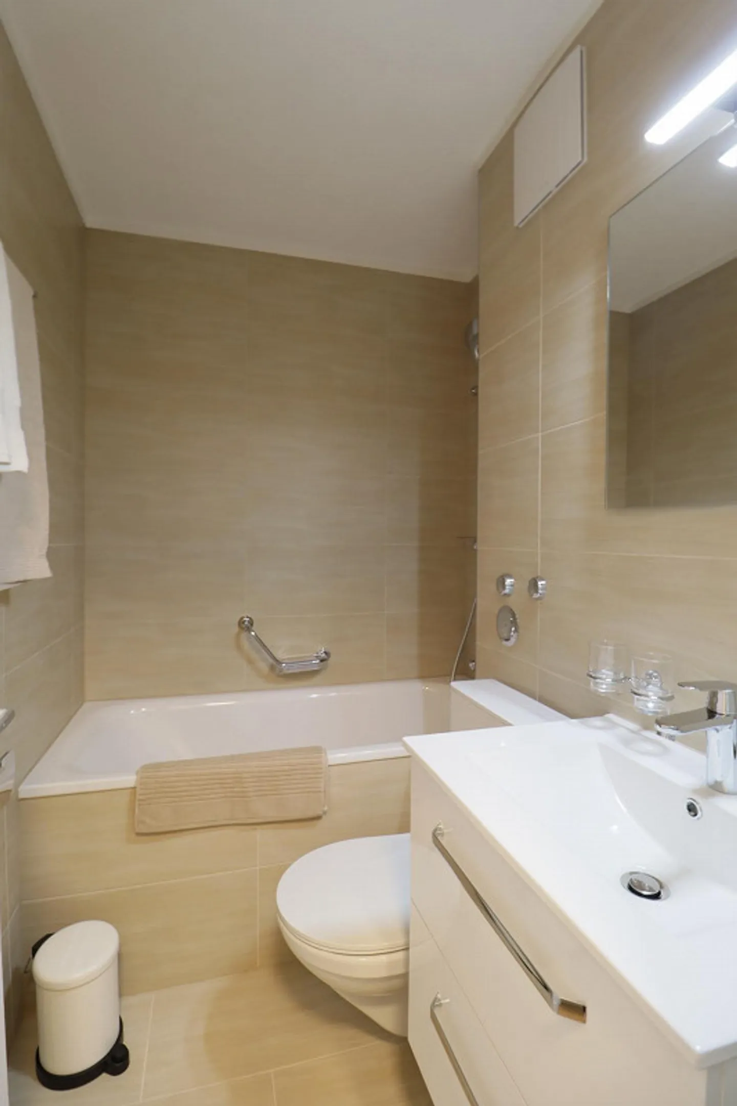 Furnished apartment in the city of Zug - Photo 3 of 5