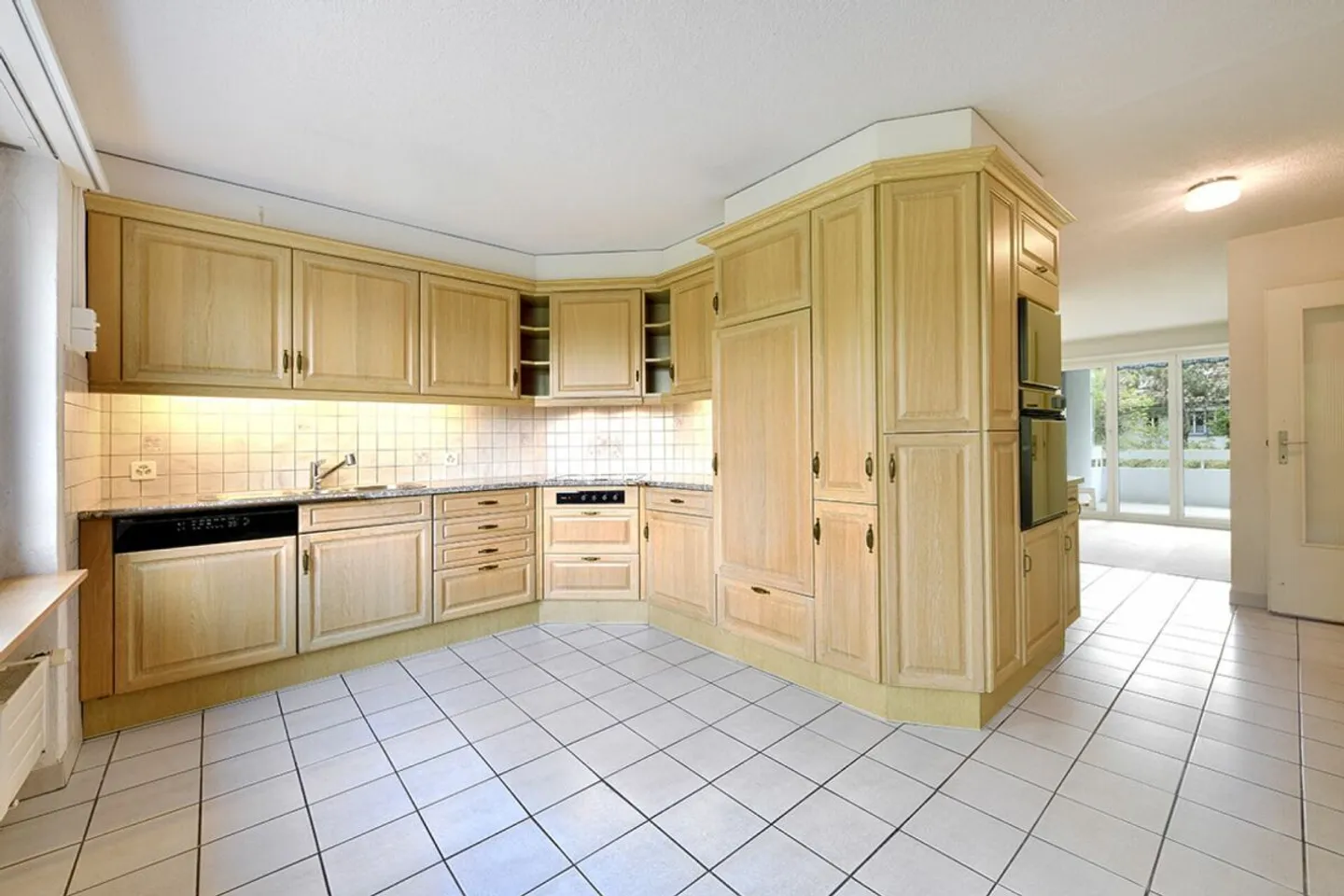 Appartement en copropriété de 4,5 pièces avec salle de loisirs et place de parking - Photo 2 sur 12
