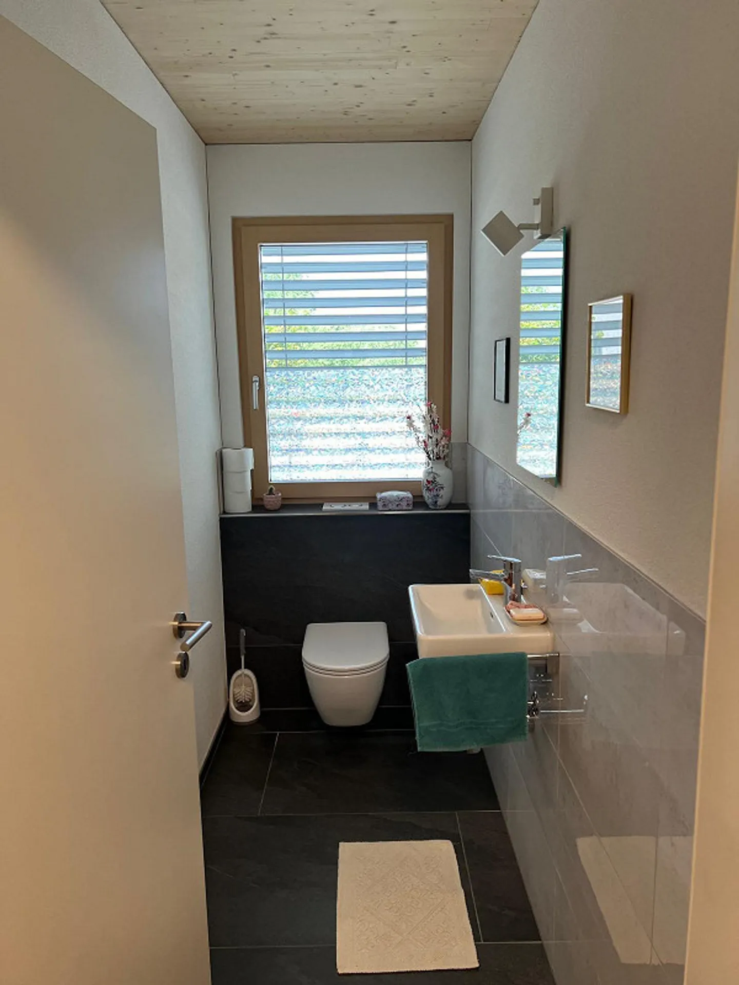 Moderne Wohnung mit grosser Terrasse - Foto 5 von 14