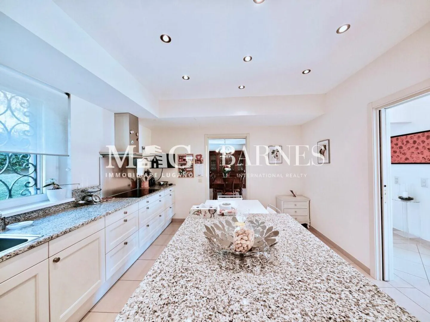 Lugano, Manno : Villa prestigieuse élégante avec piscine et maison d'hôtes - Photo 13 sur 30