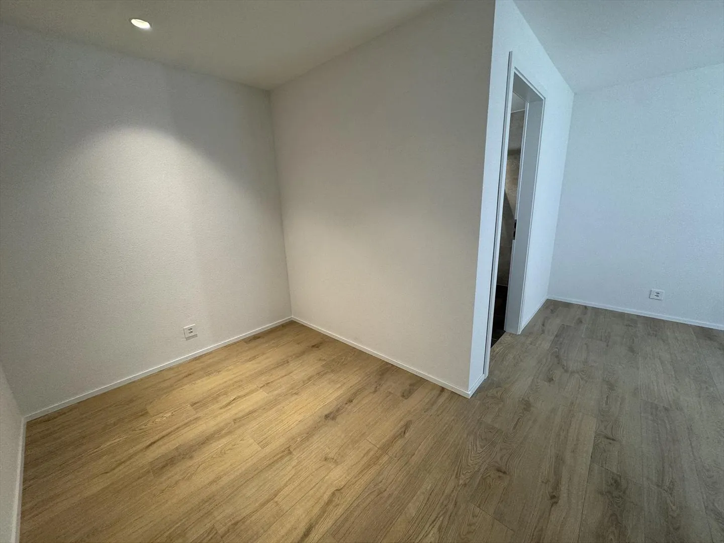 05658 - Appart. 4œ PCES - IMP. CHAMP-RIOND 20 - MATRAN - Foto 4 von 10