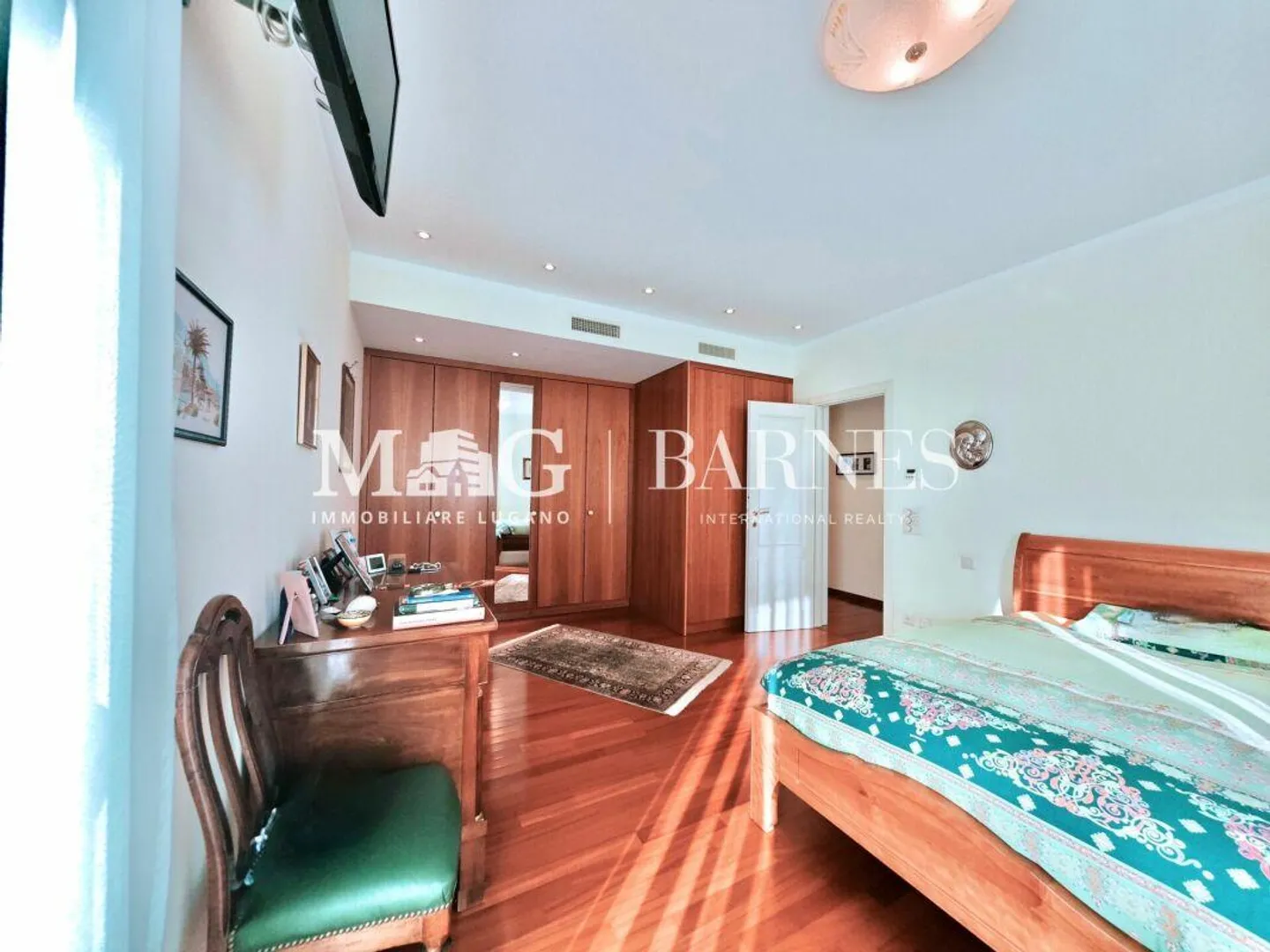 Lugano, Manno : Villa prestigieuse élégante avec piscine et maison d'hôtes - Photo 26 sur 30