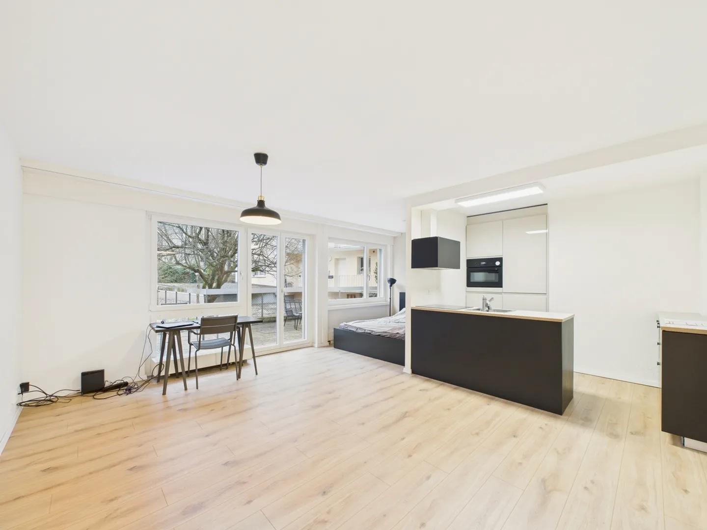 Quiet 1.5-room apartment with practical parking space, Zurich - Photo 2 of 10