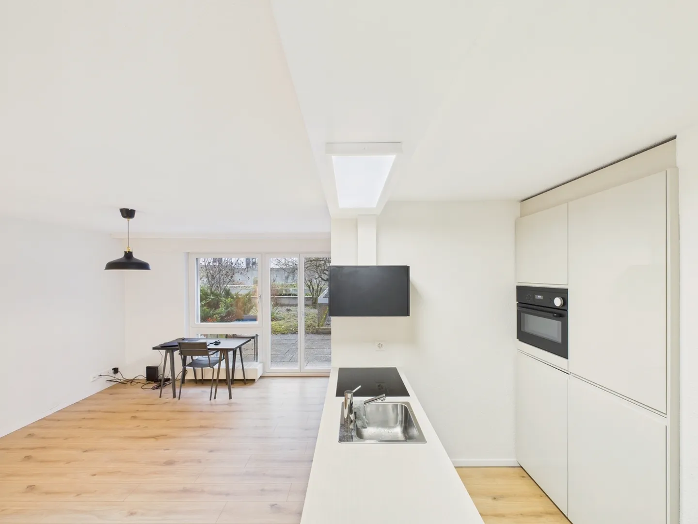 Quiet 1.5-room apartment with practical parking space, Zurich - Photo 7 of 10