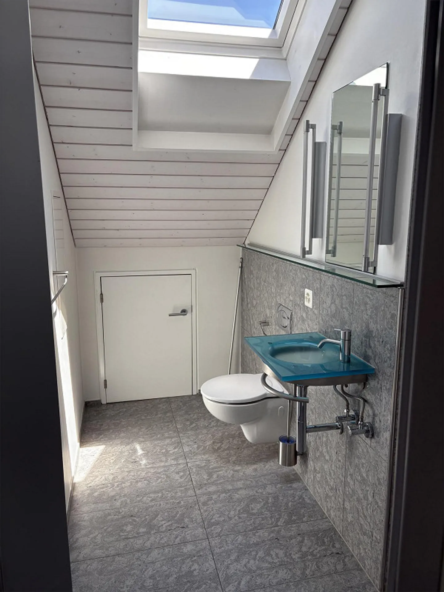 Appartement sous les combles de 4,5 pièces avec balcon d'hiver, climatisation et vue à Hünenberg - Photo 11 sur 12