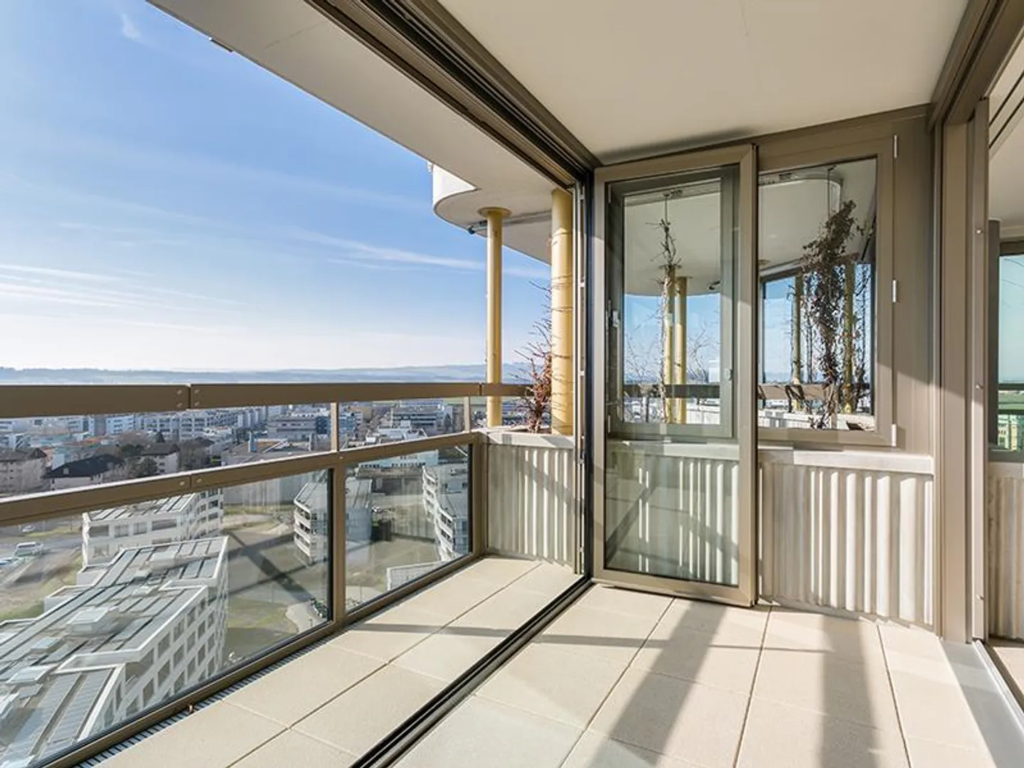 AGLAYA | Rotkreuz - Foto 1 di 9