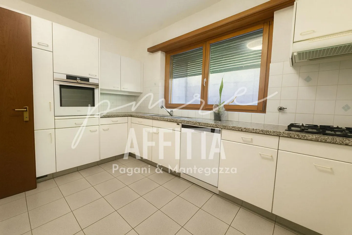 CASTAGNOLA | FOR RENT TOWNHOUSE WITH GARDEN AND LAKE VIEW - Photo 5 of 11