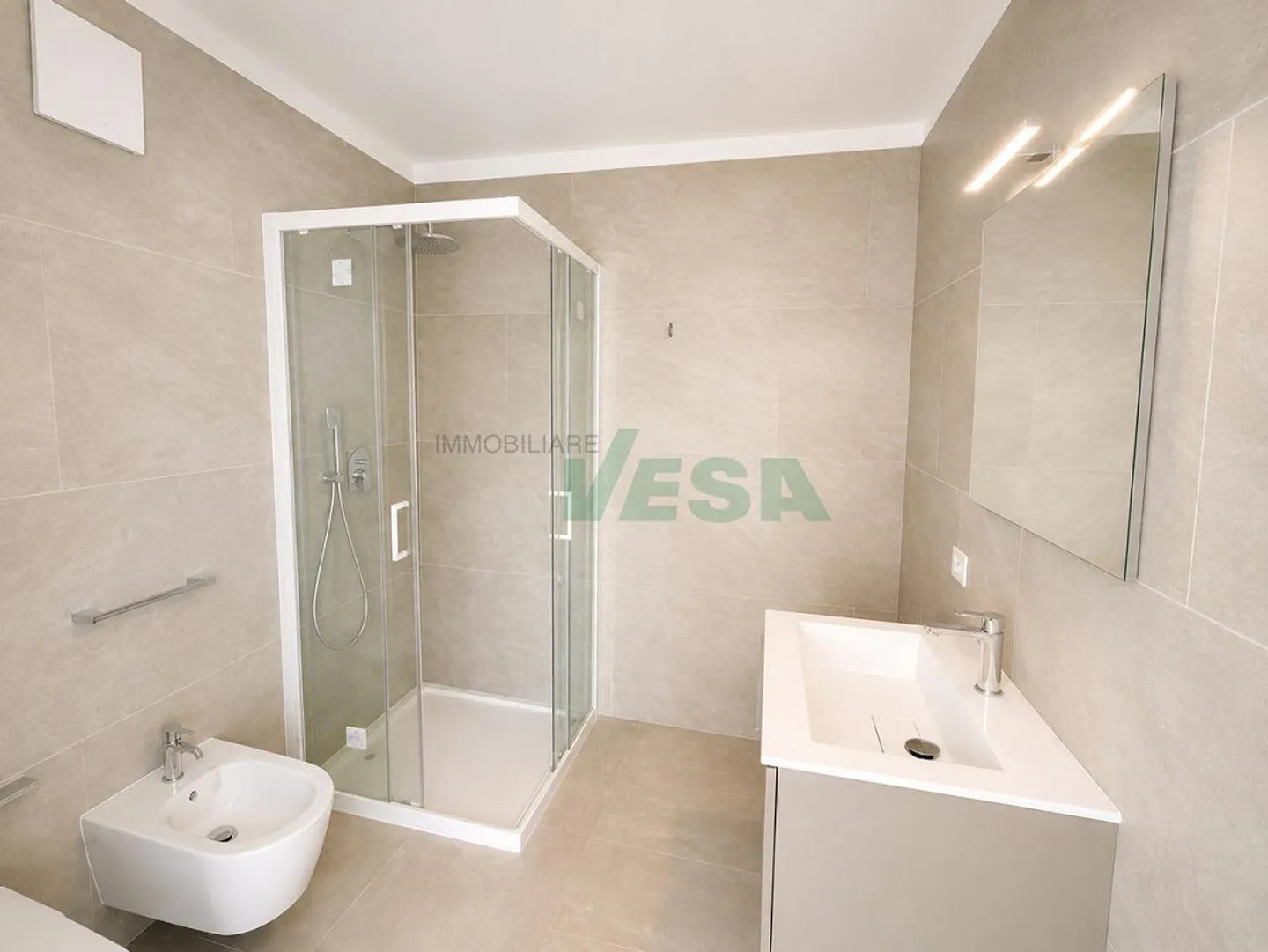 New and bright 3.5-room apartment with a large garden - Photo 6 of 9