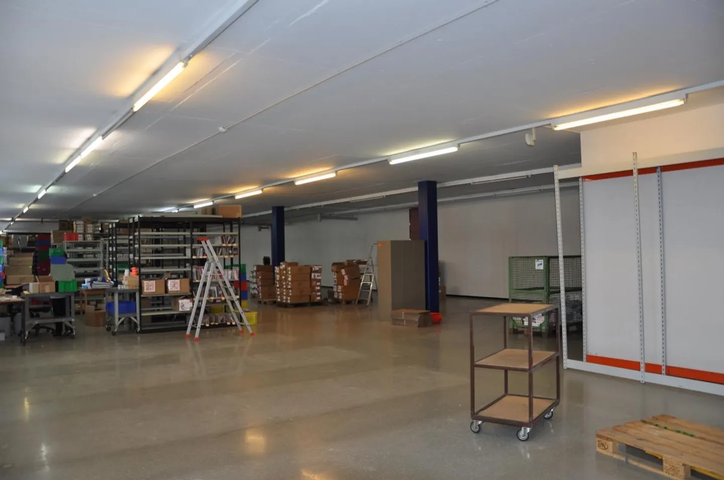 Zu vermieten Werkstatt-, Lager- und Büroräume von 964 m2 - Foto 1 von 5