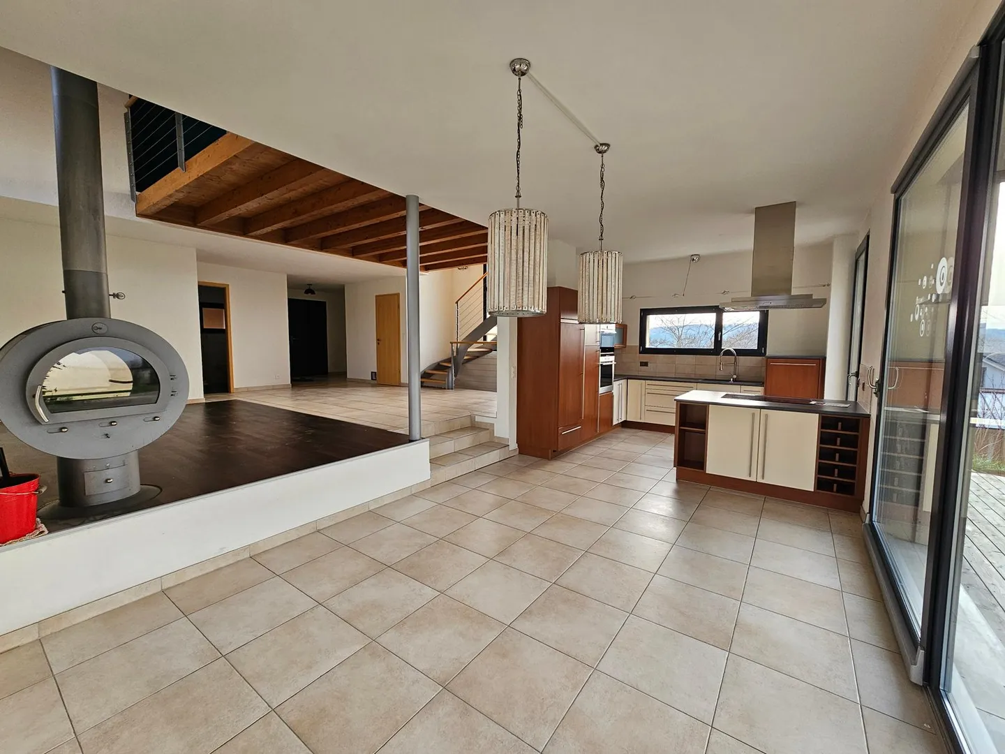 Single-family house - Photo 1 of 9