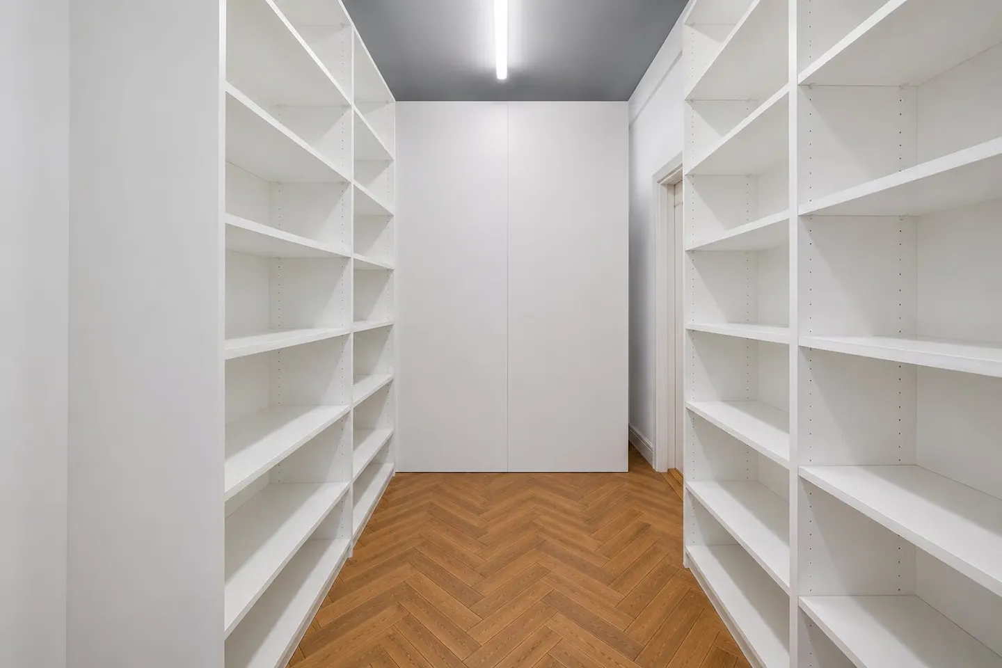 Vielseitig nutzbarer Gewerberaum im charmanten Altbau – Zürich Seefeld - Photo 3 of 7