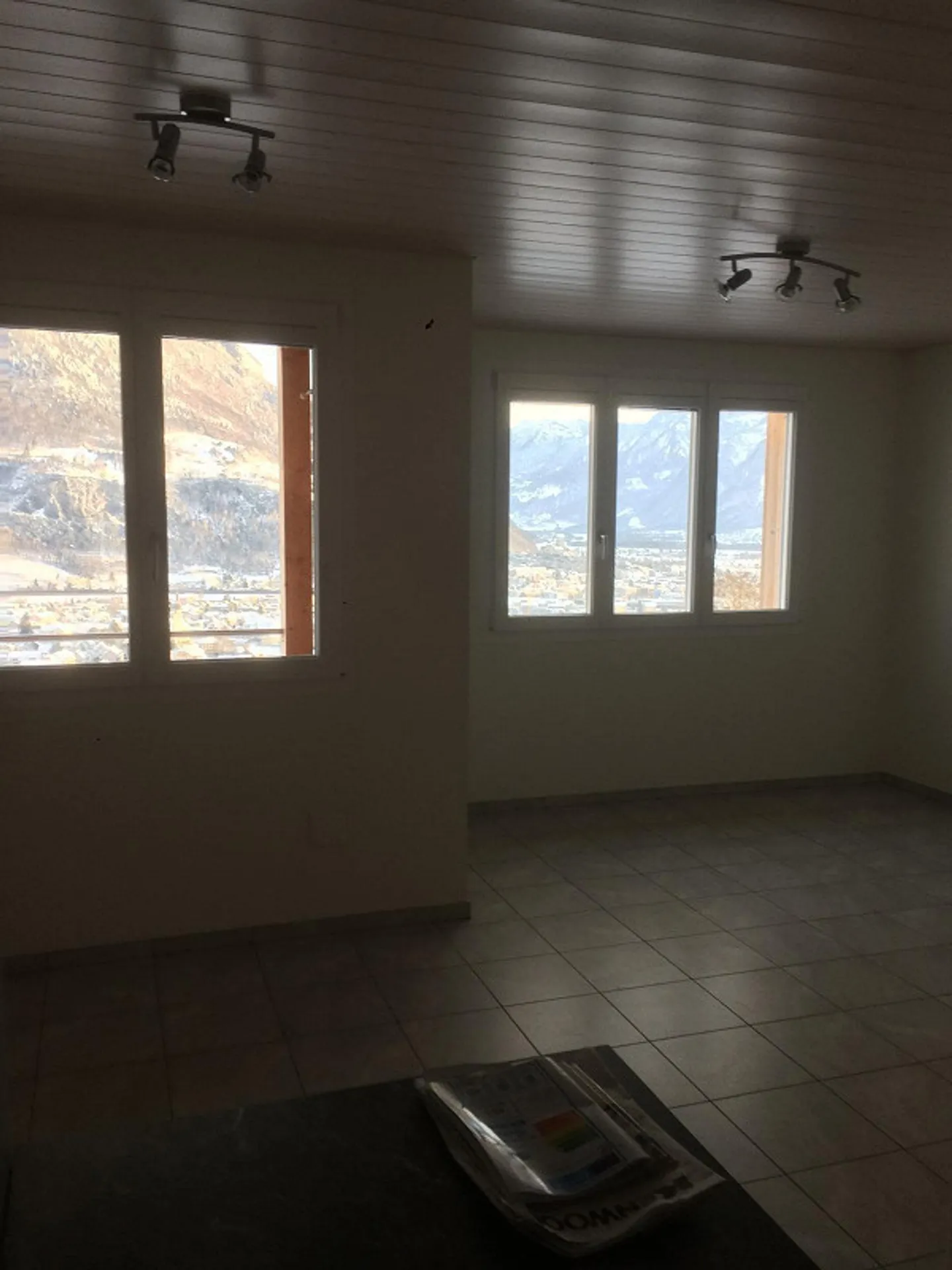 Beautiful 2.5 Room Apartment with a View of Mels and Surroundings - Photo 4 of 8