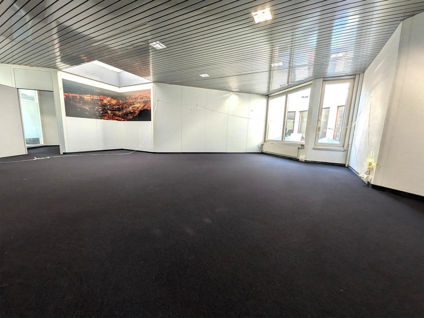 Bureau spacieux et fraîchement rénové dans un emplacement central à Weinfelden - Photo 5 sur 13