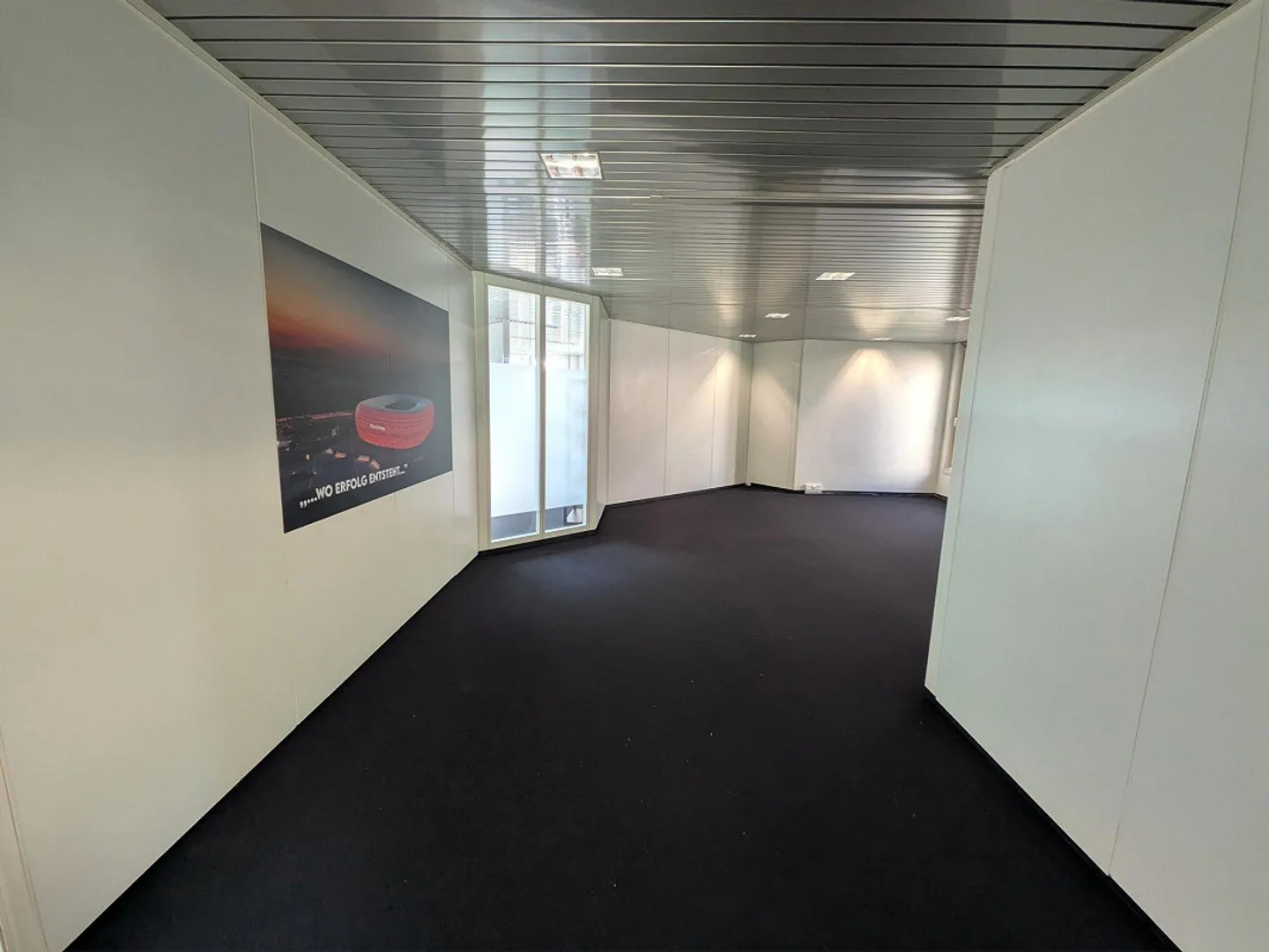 Bureau spacieux et fraîchement rénové dans un emplacement central à Weinfelden - Photo 6 sur 13