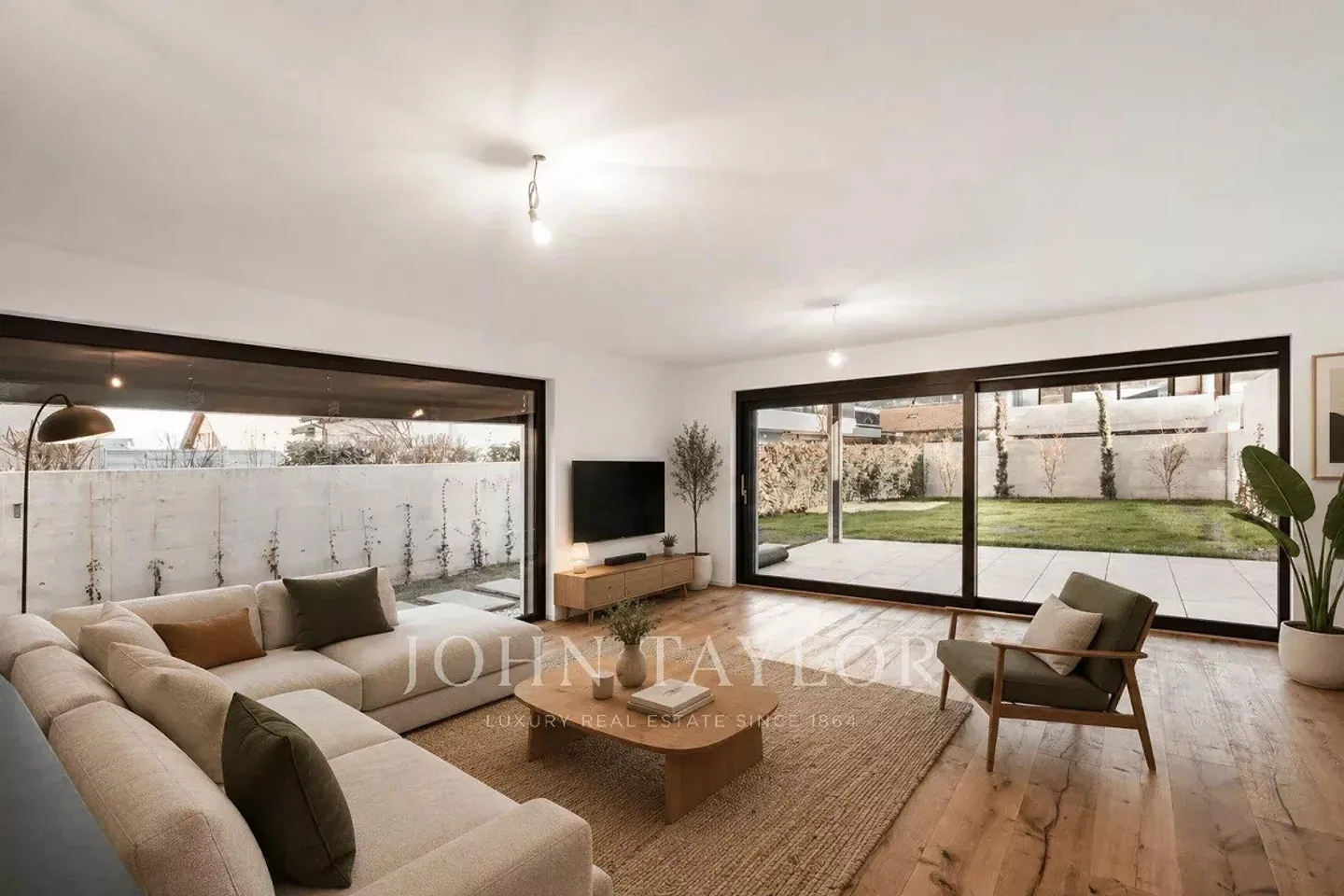 Villa di Lusso con Finiture Personalizzate - Foto 2 di 9