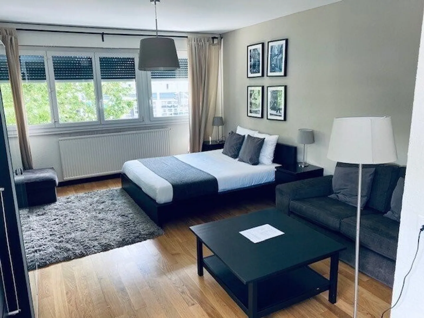 Charming furnished apartment just steps from the airport! - Photo 2 of 5