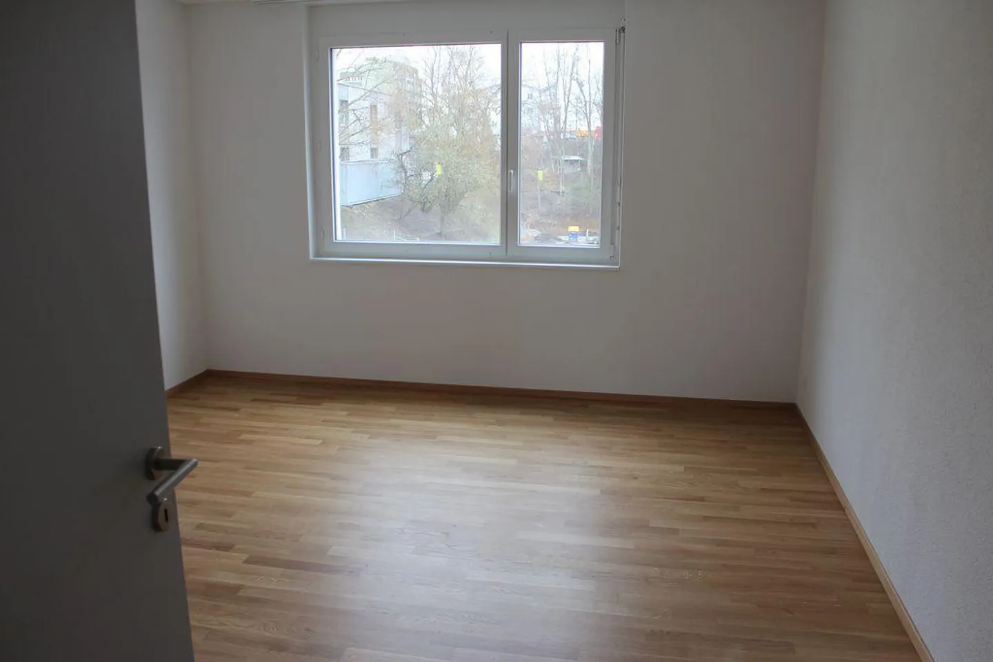 Moderne 3.5-Zimmer-Wohnung mit Balkon - Foto 5 von 12