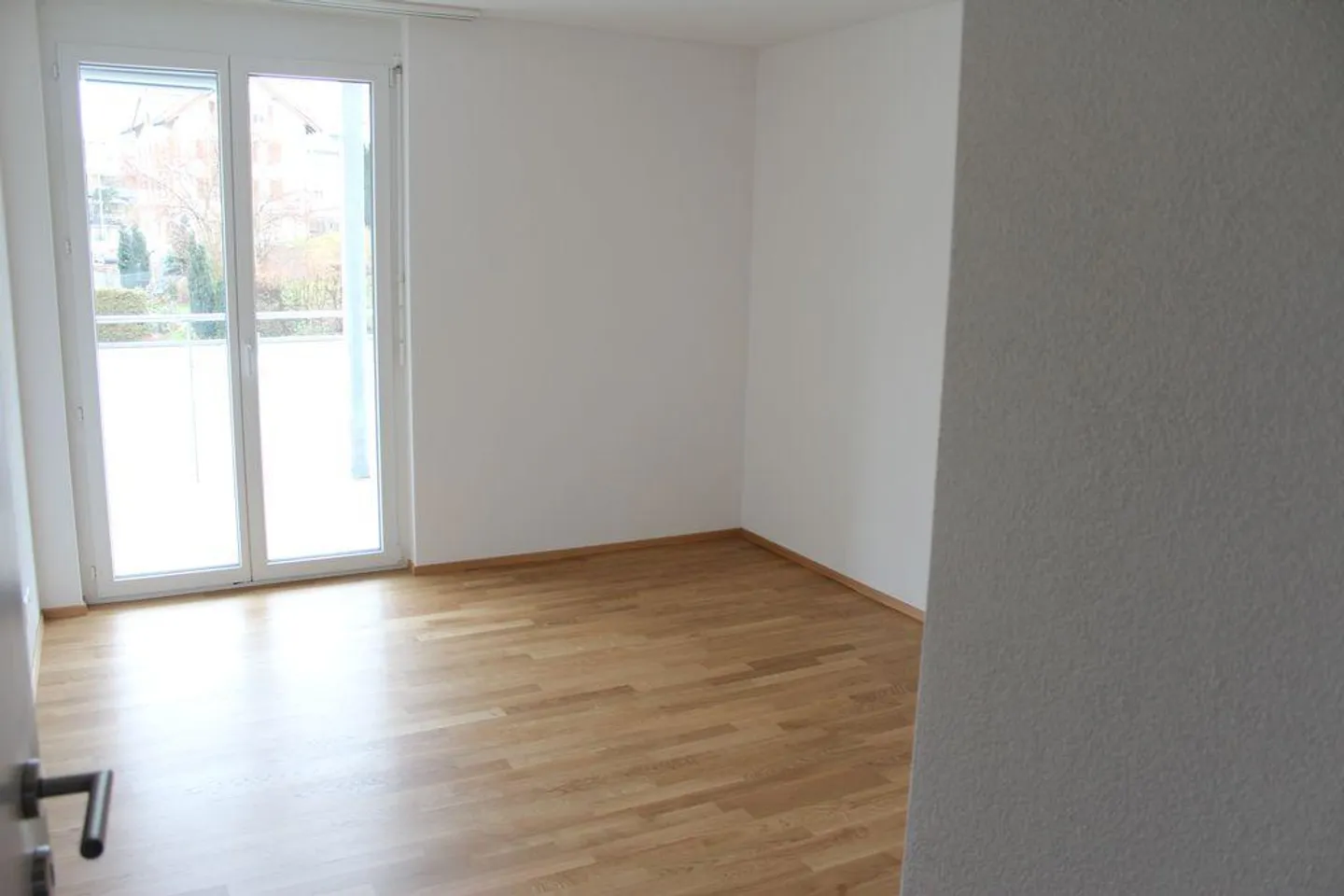 Moderne 3.5-Zimmer-Wohnung mit Balkon - Foto 6 von 12