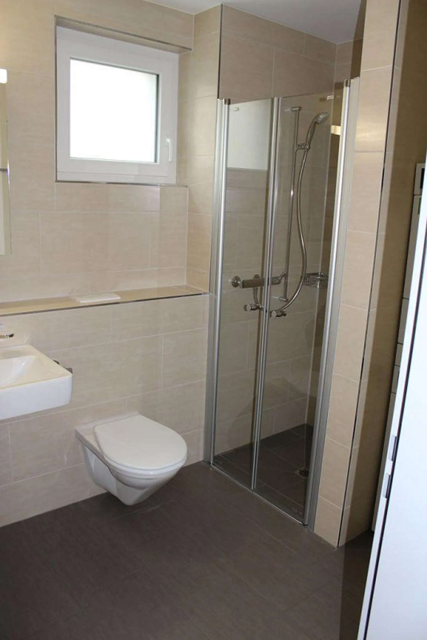 Moderne 3.5-Zimmer-Wohnung mit Balkon - Foto 8 von 12