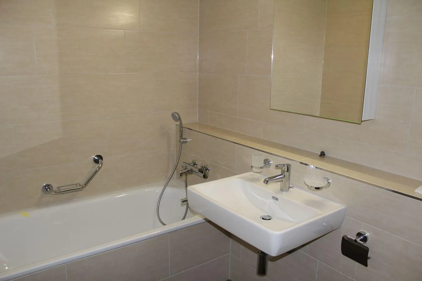 Moderne 3.5-Zimmer-Wohnung mit Balkon - Foto 10 von 12