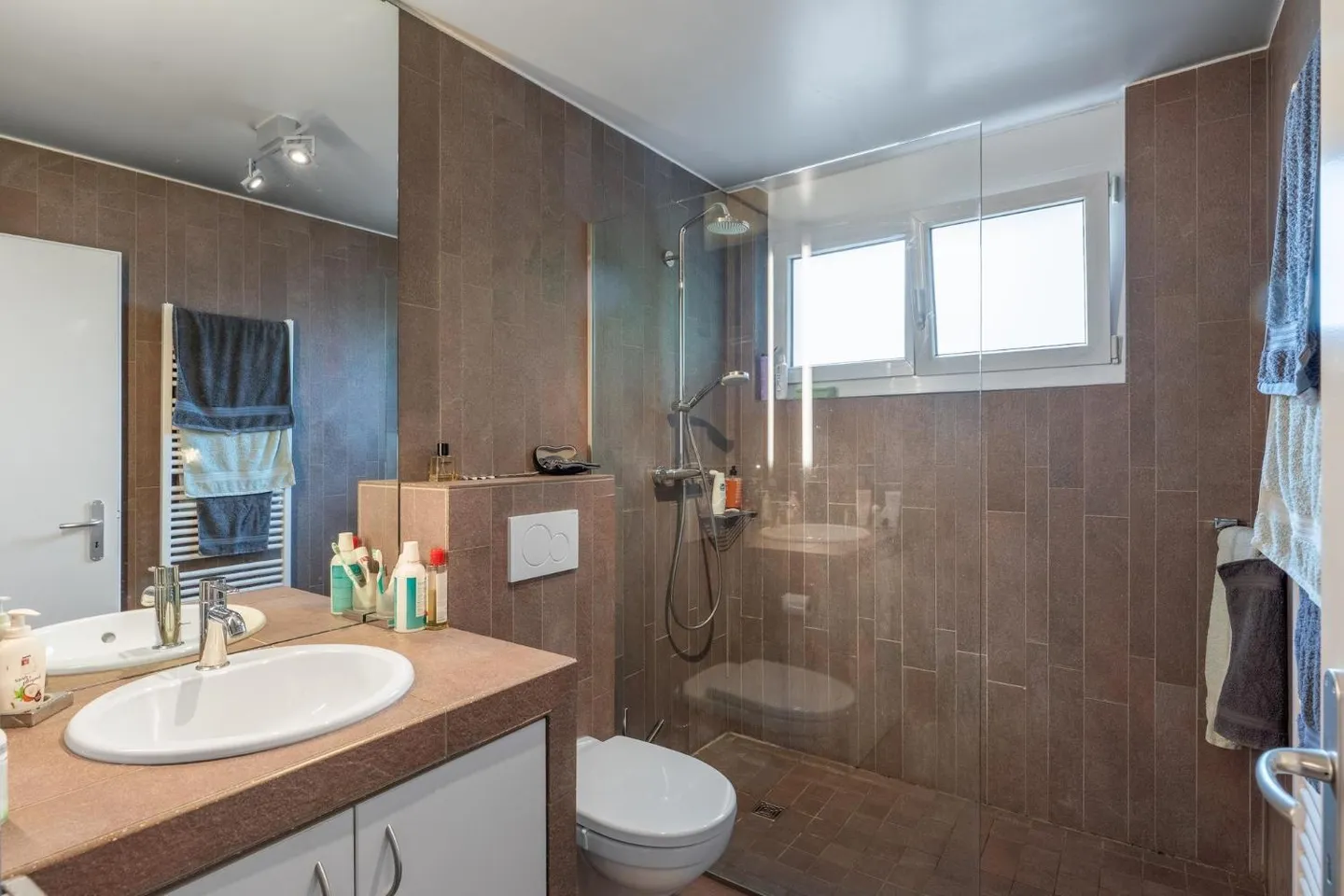 Bellissimo appartamento di 4,5 stanze con grande balcone, a due passi dal centro città, Rue Saint-Georges - Foto 9 di 13