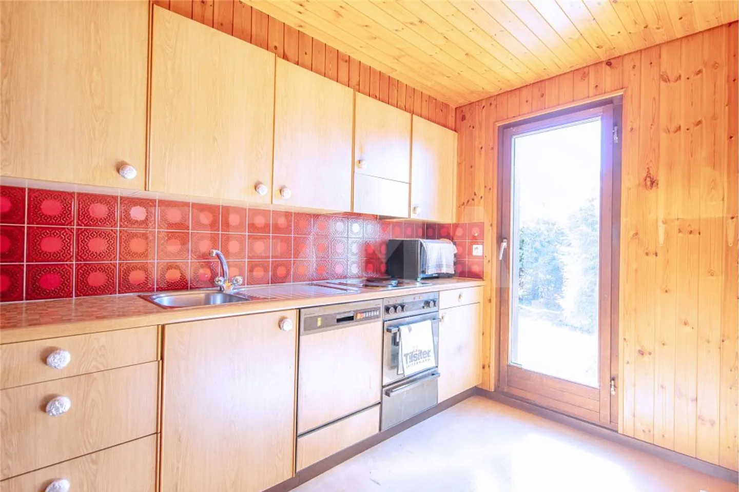 Freistehendes 4.5-Zi.-Chalet mit Seesicht, Grosses Grundstück 912 m², Sattel - Hochstuckli SZ - Foto 5 di 13