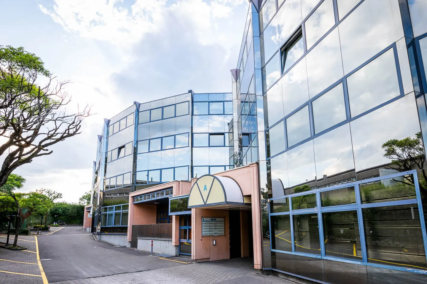 Optimal Location - 72 m2 Office - Lausanne Station - Photo 2 of 6