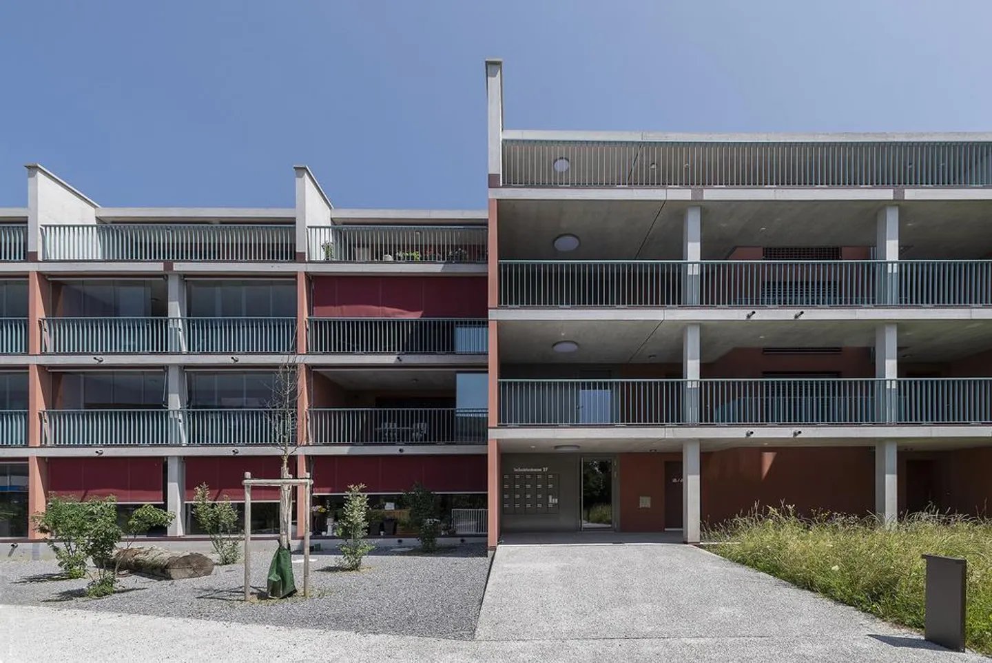 Moderne 2.5-Zimmerwohnung - Foto 2 von 9