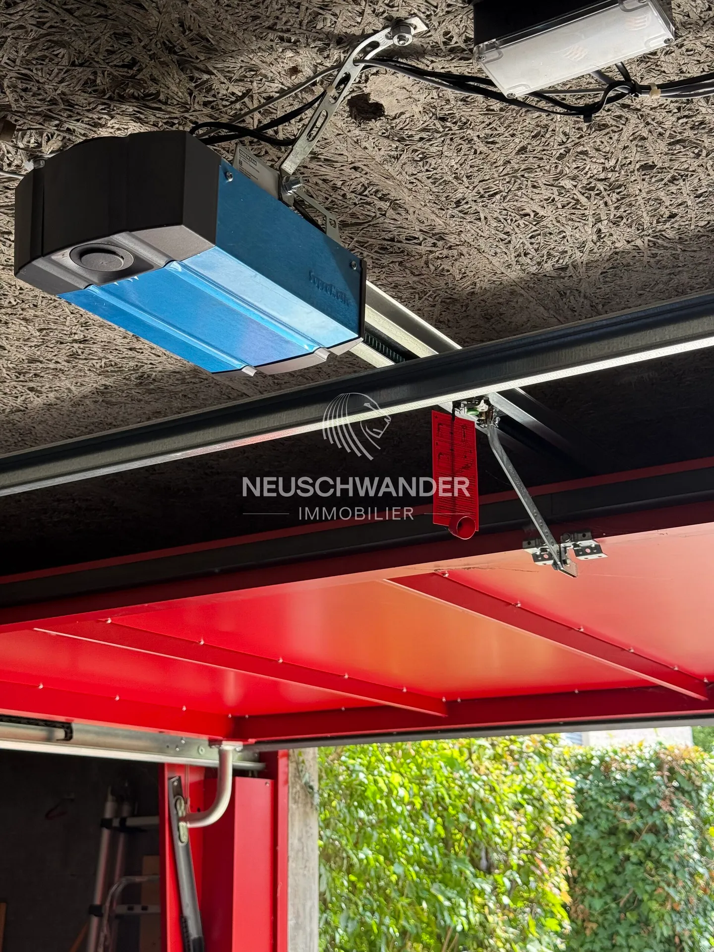 Place de Parking Sécurisée - Photo 5 sur 6