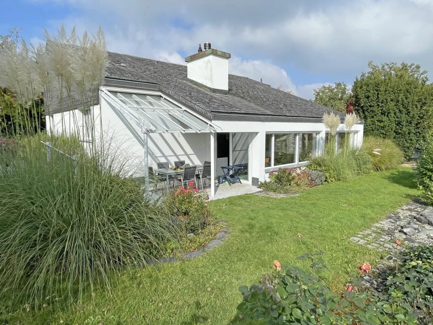 Ampio soggiorno in una posizione soleggiata - Foto 3 di 21